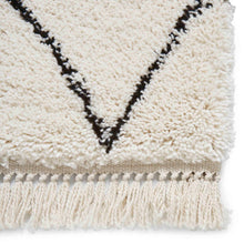 Load image into Gallery viewer, Luxurious White and Black Designer Shaggy Rug -  Boho