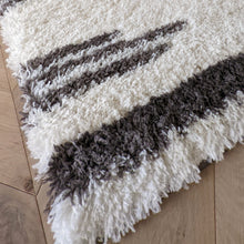Load image into Gallery viewer, Ivory Tribal Soft Shaggy Rugs - Alaska