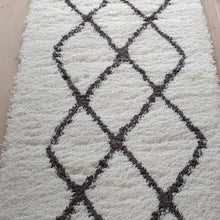 Load image into Gallery viewer, Ivory Moroccan Trellis Shaggy Rugs - Alaska