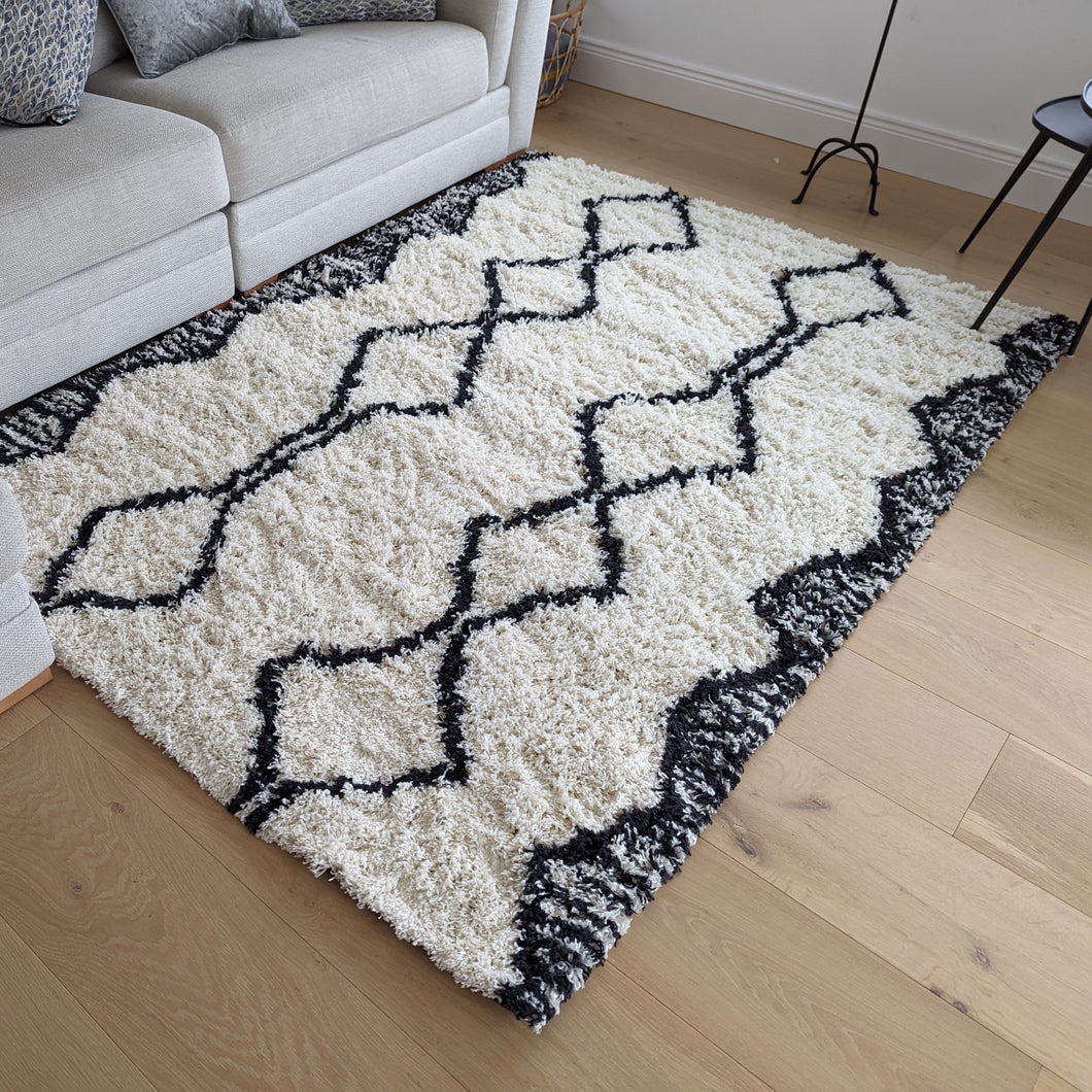 Luxurious Ivory Geometric Berber Shaggy Rugs - Nivalli