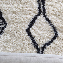 Load image into Gallery viewer, Luxurious Ivory Geometric Berber Shaggy Rugs - Nivalli