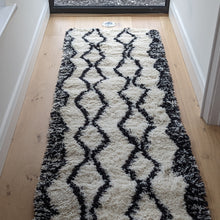 Load image into Gallery viewer, Luxurious Ivory Geometric Berber Shaggy Rugs - Nivalli