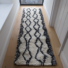 Load image into Gallery viewer, Luxurious Ivory Geometric Berber Shaggy Rugs - Nivalli