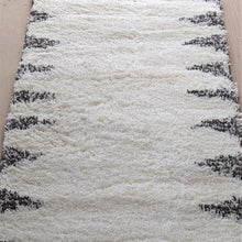 Load image into Gallery viewer, Ivory Tribal Soft Shaggy Rugs - Alaska