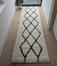 Load image into Gallery viewer, Ivory Moroccan Trellis Shaggy Rugs - Alaska