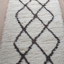 Load image into Gallery viewer, Ivory Moroccan Trellis Shaggy Hall Runner - Alaska